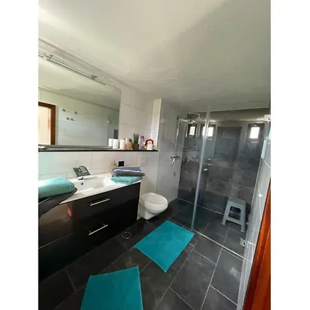 Schubert Am Village Pond Apartment *